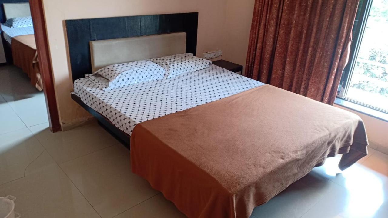 On Point Plaza Bed & Breakfast Murud  Exterior photo