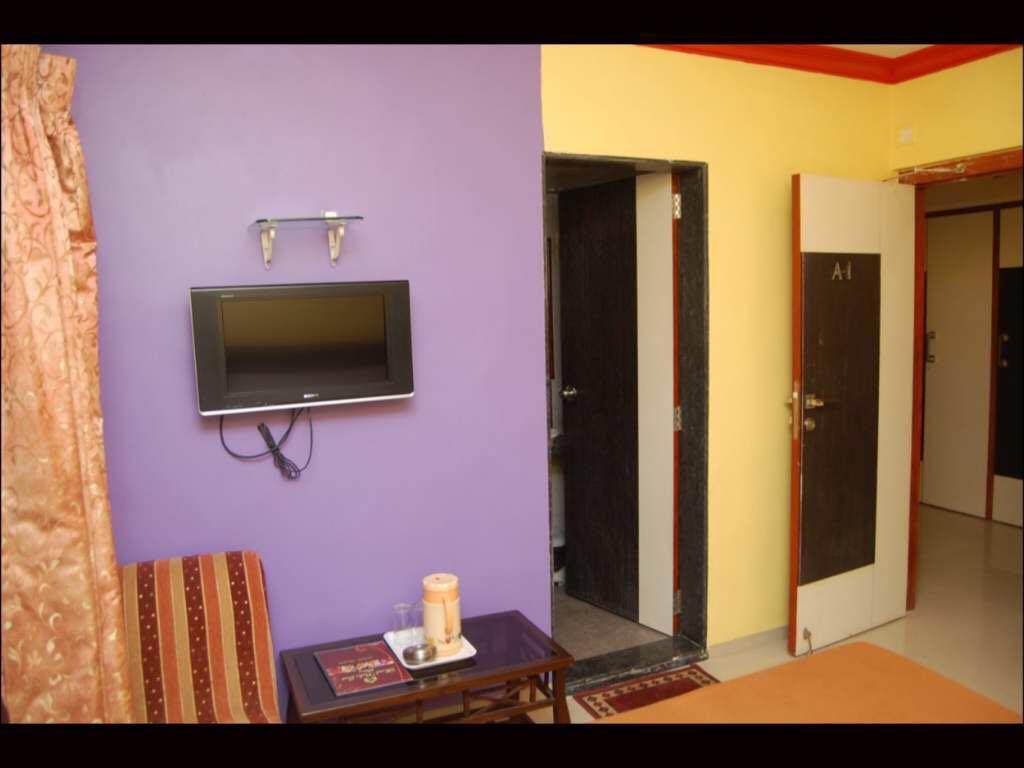 On Point Plaza Bed & Breakfast Murud  Exterior photo
