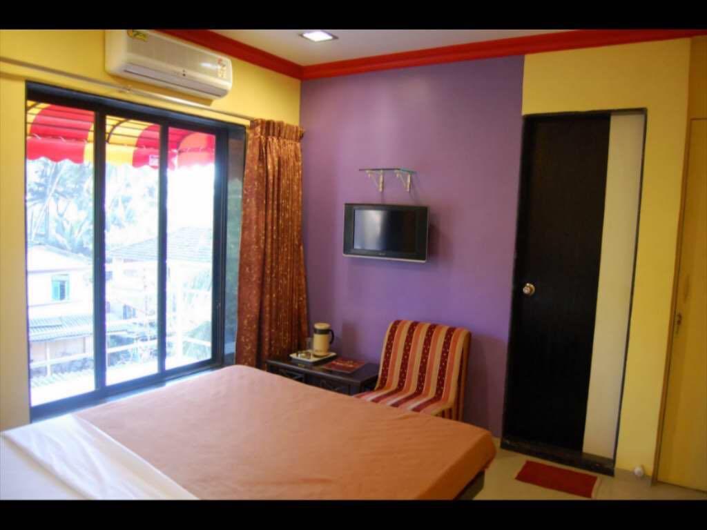 On Point Plaza Bed & Breakfast Murud  Exterior photo